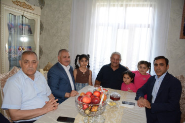 İcra başçısı şəhid anası Sevil Abbasovanı 60 illik yubileyi münasibəti ilə təbrik edib