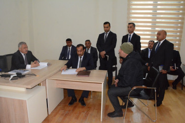 Rayon rəhbəri vətəndaş müraciətlərini dinləyib