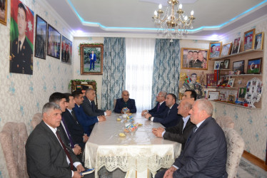 Rayon rəhbəri “Konstitusiya və Suverenlik İli” çərçivəsində “Azərbaycan Bayrağı” ordenli Vətən müharibəsi şəhidi Aslan Hüseynovun ailəsini ziyarət edib