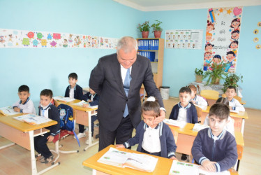 İcra başçısı Sarov kənd tam orta məktəbində mövcud şəraitlə tanış olub