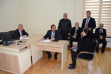 Rayon rəhbəri vətəndaş müraciətlərini dinləyib