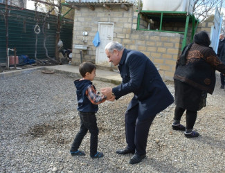 İcra başçısı rayonun Borsunlu kəndində şəhid Məmmədov Elman Bəhmən oğlunun ailəsini ziyarət edib