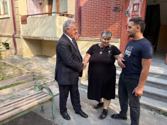 Tərtər Rayon İcra Hakimiyyətinin başçısı 27 Sentyabr – Anım Günü ilə əlaqədar Vətən müharibəsi şəhidi Təbriz Cəfərovun ailəsini ziyarət edib