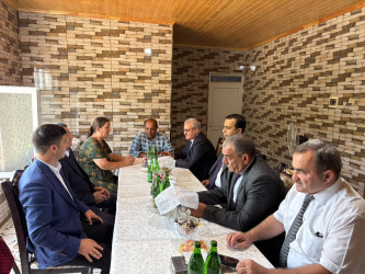 Tərtər Rayon İcra Hakimiyyətinin başçısı 27 Sentyabr – Anım Günü ilə əlaqədar Antiterror əməliyyatları şəhidi Rəşad Vəlizadənin ailəsini ziyarət edib