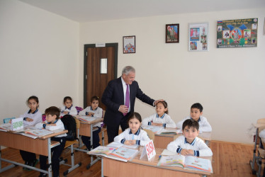 İcra başçısı Bəyimsarov kənd tam orta məktəbində mövcud şəraitlə tanış olub