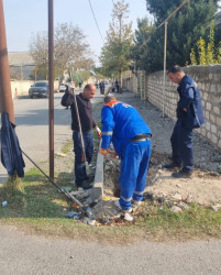 Tərtər şəhərinin Cavanşir küçəsində elektrik dirəkləri və naqilləri yenisi ilə əvəz olunur