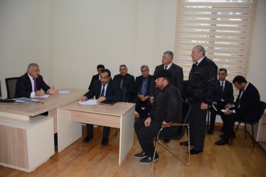 Rayon rəhbəri vətəndaş müraciətlərini dinləyib