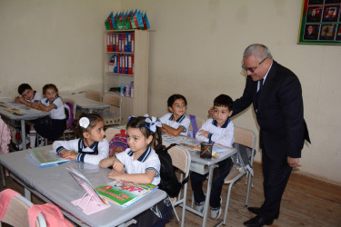 Rayon rəhbəri Seydimli kənd tam orta məktəbində mövcud şəraitlə tanış olub