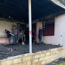 İcra başçısı Yuxarı Sarıcalı kəndində evi yanan ailəni ziyarət edib