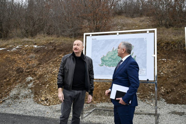 İlham Əliyev Ağdərə rayonunun Heyvalı kəndində görülmüş işlərlə tanış olub