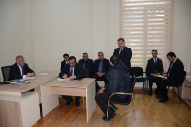 Rayon rəhbəri vətəndaş müraciətlərini dinləyib