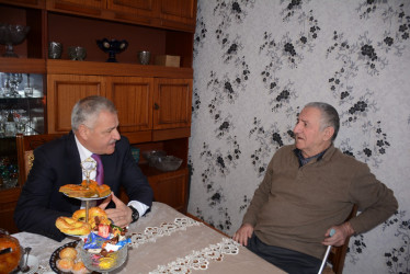 İcra başçısı Birinci Qarabağ müharibəsi əlili Şakir Cavadovu ziyarət edib