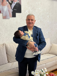 Tərtər RİH başçısı Müstəqim Məmmədov yeni övladı dünyaya gəlmiş Vətən Müharibəsi Qəhrəmanı Azər Abdullazadəni təbrik edib
