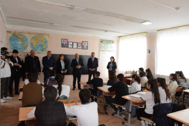 İcra başçısı Sarov kənd tam orta məktəbində mövcud şəraitlə tanış olub