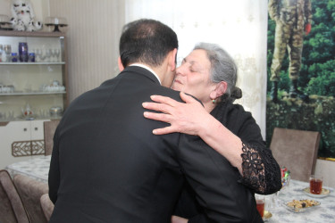 Milli Məclisin deputatı Anar Məmmədov şəhid İsmayıllı Şamilin ailəsini ziyarət edib