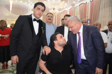 Rayon rəhbəri Zəfər günündə Vətən Müharibəsi Qazisi Paşazadə Amidin toy şənliyində iştirak edib
