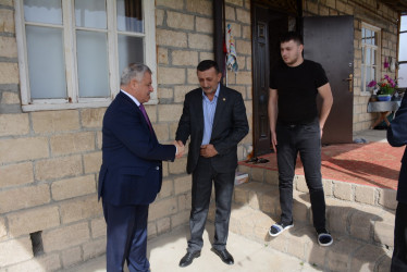 İcra başçısı Birinci Qarabağ müharibəsi əlili Rüstəm Əliyevi ziyarət edib