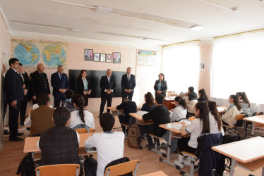 İcra başçısı Sarov kənd tam orta məktəbində mövcud şəraitlə tanış olub