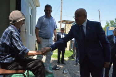 Rayon rəhbəri Milli Məclisin deputatı ilə birlikdə Birinci Qarabağ Müharibəsi şəhidi Şamil Əhmədovun ailəsini ziyarət edib