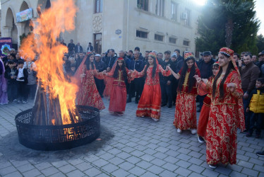 Tərtərdə İlaxır Çərşənbə qədim adət-ənənələrlə və böyük coşqu ilə qeyd olunub