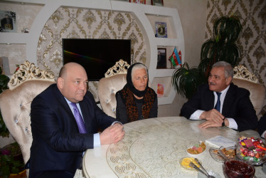 Rayon rəhbəri şəhid Şahin Əmirovun ailəsini ziyarət edib