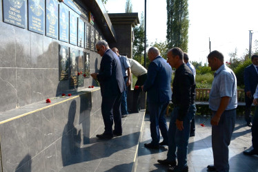 Rayon rəhbəri “Konstitusiya və Suverenlik İli” çərçivəsində Kəngərli kəndində şəhid ailələri və qazilərlə görüş keçirib