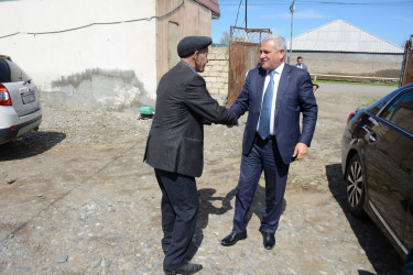 İcra başçısı şəhid anası Göhər Xudabəndəyevanı 75 illik yubileyi münasibəti ilə təbrik edib