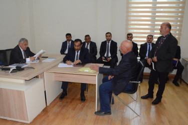 Rayon rəhbəri vətəndaş müraciətlərini dinləyib