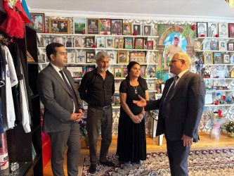 Tərtər Rayon İcra Hakimiyyətinin başçısı 27 Sentyabr – Anım Günü ilə əlaqədar Vətən müharibəsi şəhidi Ceyhun Hacızadənin ailəsini ziyarət edib