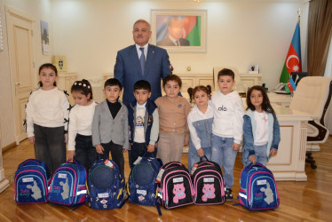 Tərtər Rayon İcra Hakimiyyətinin başçısı Müstəqim Məmmədov azyaşlı şəhid övladlarını qəbul edib