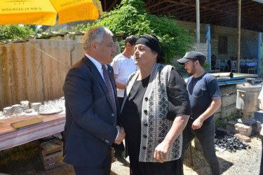 Rayon rəhbəri şəhid Aysənan Abbasovun xalasının yas mərasimində iştrak edib