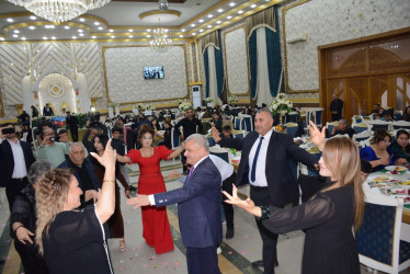 Rayon rəhbəri Vətən Müharibəsi şəhidi Təbriz Cəfərovun qardaşının toy şənliyində iştirak edib