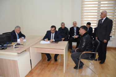 Rayon rəhbəri vətəndaş müraciətlərini dinləyib