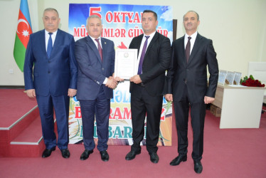 “Konstitusiya və Suverenlik İli” çərçivəsində 5 Oktyabr - Beynəlxalq Müəllimlər Günü münasibətilə “Gələcək müəllimlərin əsəridir” mövzusunda tədbir keçirilib
