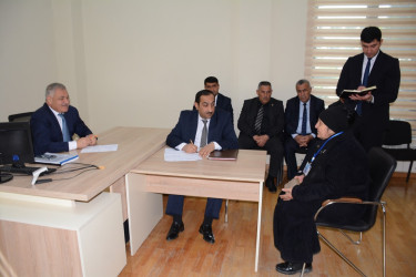 Rayon rəhbəri vətəndaş müraciətlərini dinləyib