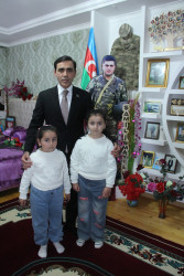 Milli Məclisin deputatı Anar Məmmədov şəhid İsmayıllı Şamilin ailəsini ziyarət edib