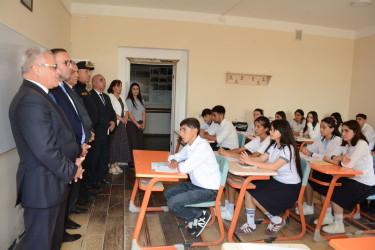 Rayon rəhbəri Seydimli kənd tam orta məktəbində mövcud şəraitlə tanış olub