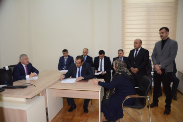 Rayon rəhbəri vətəndaş müraciətlərini dinləyib