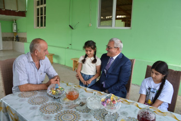 Rayon rəhbəri şəhid Elnur Hüseynovun ailəsini ziyarət edib
