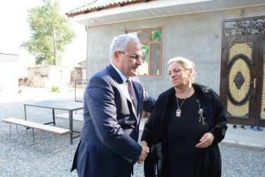 Rayon rəhbəri “Konstitusiya və Suverenlik İli” çərçivəsində Dəmirçilər və Cəmilli kəndindən olan şəhid ailələri və qazilərlə görüş keçirib