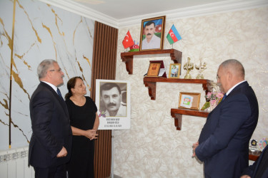 Tərtər Rayon İcra Hakimiyyətinin başçısı 27 Sentyabr – Anım Günü ilə əlaqədar Vətən müharibəsinin mülki şəhidi Vasif  Rüstəmovun ailəsini ziyarət edib