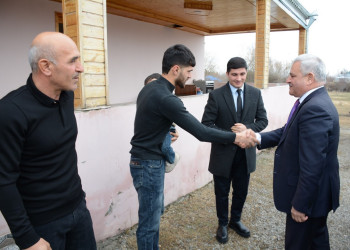 İcra başçısı Vətən müharibəsi əlili Məhəmməd Əhmədovun ailəsini ziyarət edib