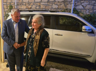 Rayon rəhbəri “Konstitusiya və Suverenlik İli” çərçivəsində Vətən müharibəsi Qəhrəmanı, şəhid polkovnik-leytenant Anar Əliyevin ailəsini ziyarət edib