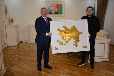 Rayon rəhbəri Vətən Müharibəsi qəhrəmanı Azər Abdullayevi qəbul edib