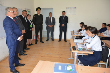 Rayon rəhbəri Evoğlu kənd tam orta məktəbində mövcud şəraitlə tanış olub