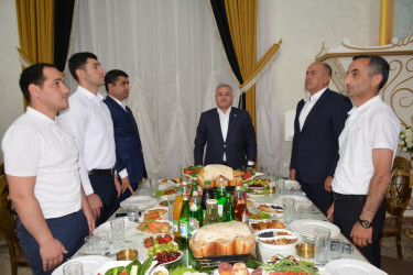 Rayon rəhbəri şəhid övladının toy şənliyində iştirak edib