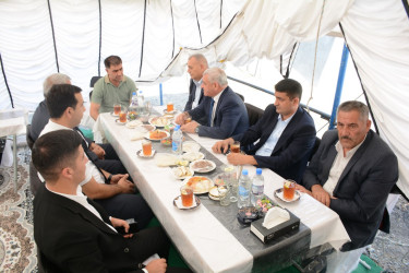 Rayon rəhbəri Vətən müharibəsinin mülki şəhidi Ayna Mehtiyevanın atasının yas mərasimində iştrak edib