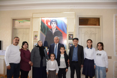 İcra başçısı şəhid anası Göhər Xudabəndəyevanı 75 illik yubileyi münasibəti ilə təbrik edib