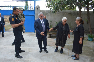 İcra başçısı şəhid anası Xırdaxanım Əliyevanı 80 illik yubileyi münasibəti ilə təbrik edib