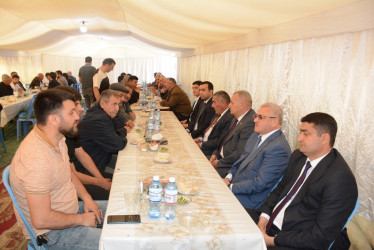 Rayon rəhbəri Birinci Qarabağ müharibəsi əlilinin övladının yas mərasimində iştirak edib